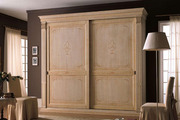 Деревянный шкаф купе высокого качества и надежности